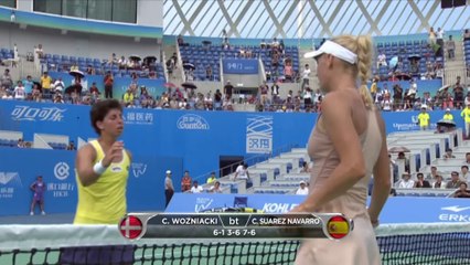 Wozniacki radzi sobie z Navarro