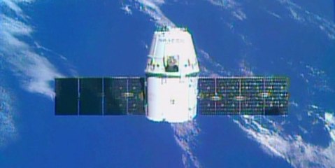 La capsule non habitée Dragon parvient s'amarrer sans problème à l'ISS