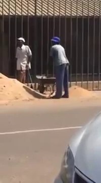 Les 2 ouvriers les plus idiots jamais vu!