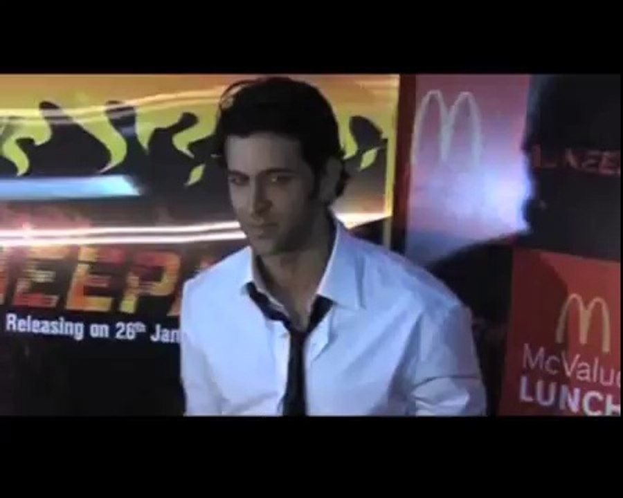Priyanka accepts Hrithik's handstand dare – Full Video