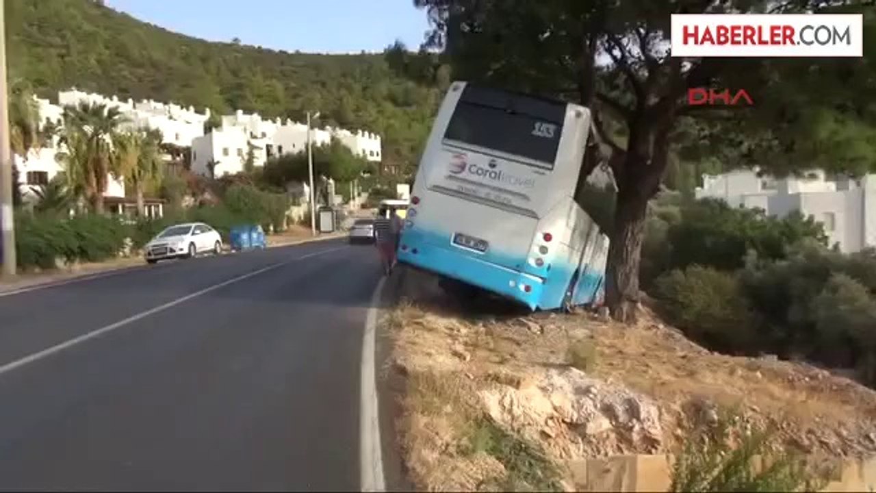 Hostes Şoförün Üzerine Düştü, Rus Turistler Ölü...