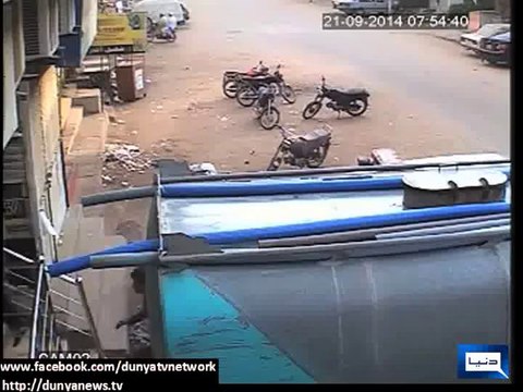 Dunya News - Dunya News obtains CCTV footage of target killing incident in Hussainabad area of Karachi