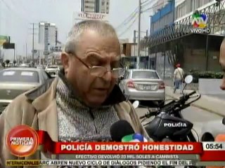 Policía honesto devuelve 20 mil soles que perdió un cambista