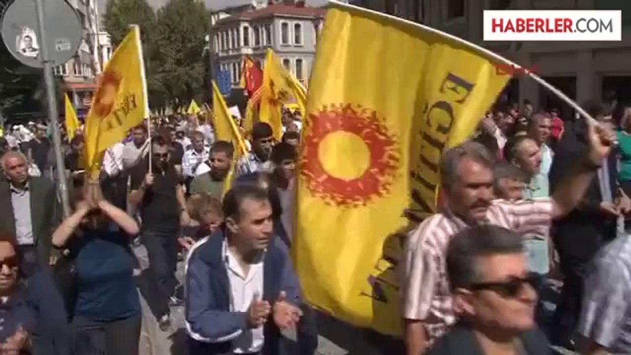 Öğretmenler Milli Eğitim İl Müdürlüğü Önünde Eylem Yaptı