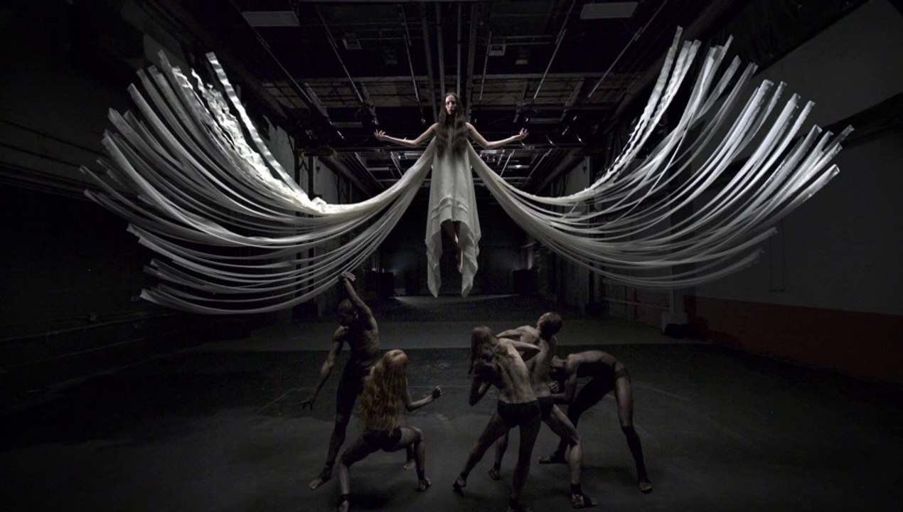 Le triptyque vidéo de Gareth Pugh, Assention