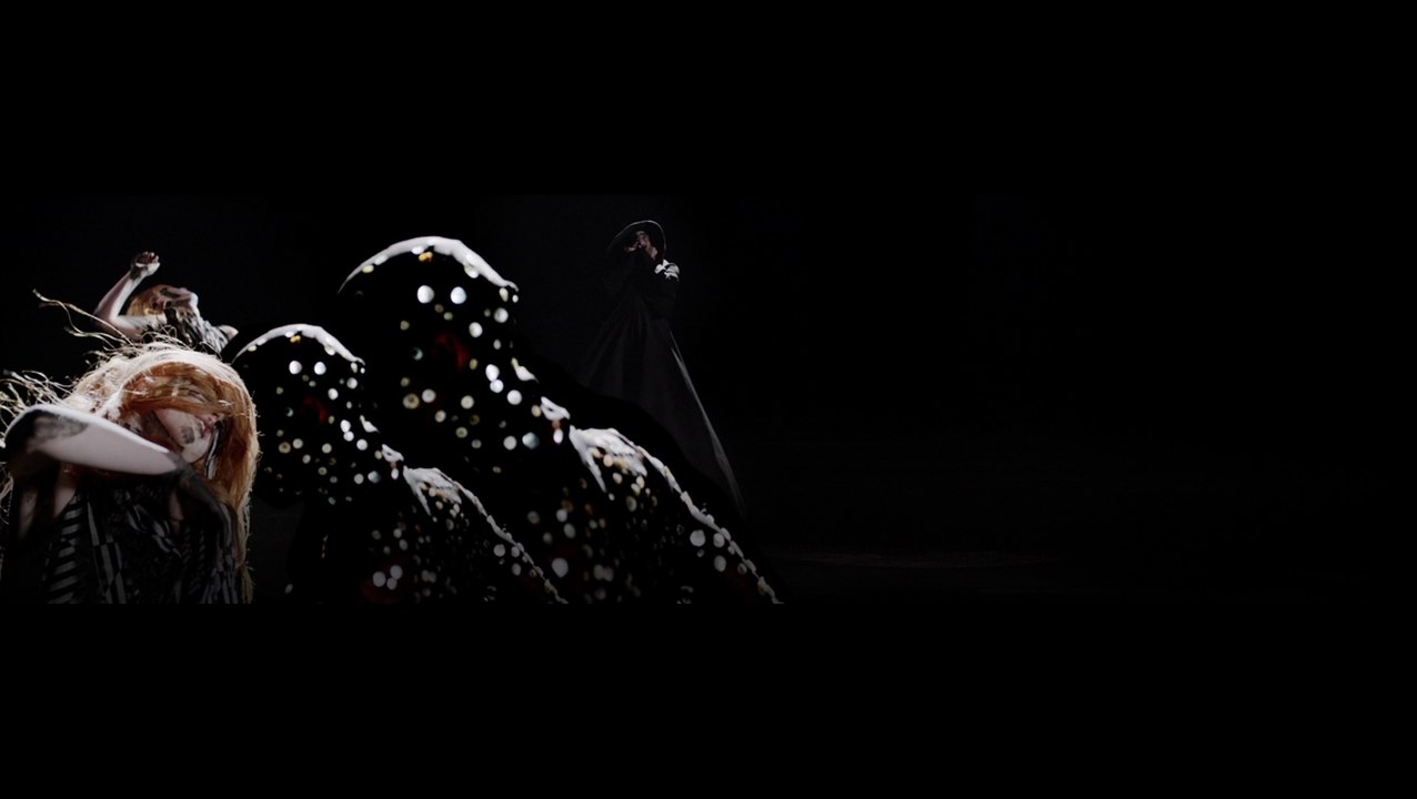 Le triptyque vidéo de Gareth Pugh, Chaos