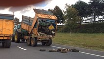 Des manifestants pour l'emploi font un feu sur la RN 12