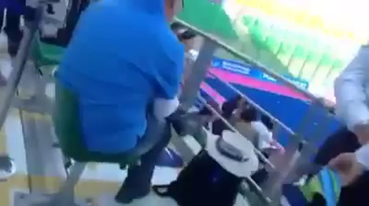 People Chaints GO NAWAZ GO in Asian Games