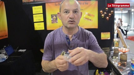 Foire expo de Vannes. La bougie "écolonomique" de Robert Criado