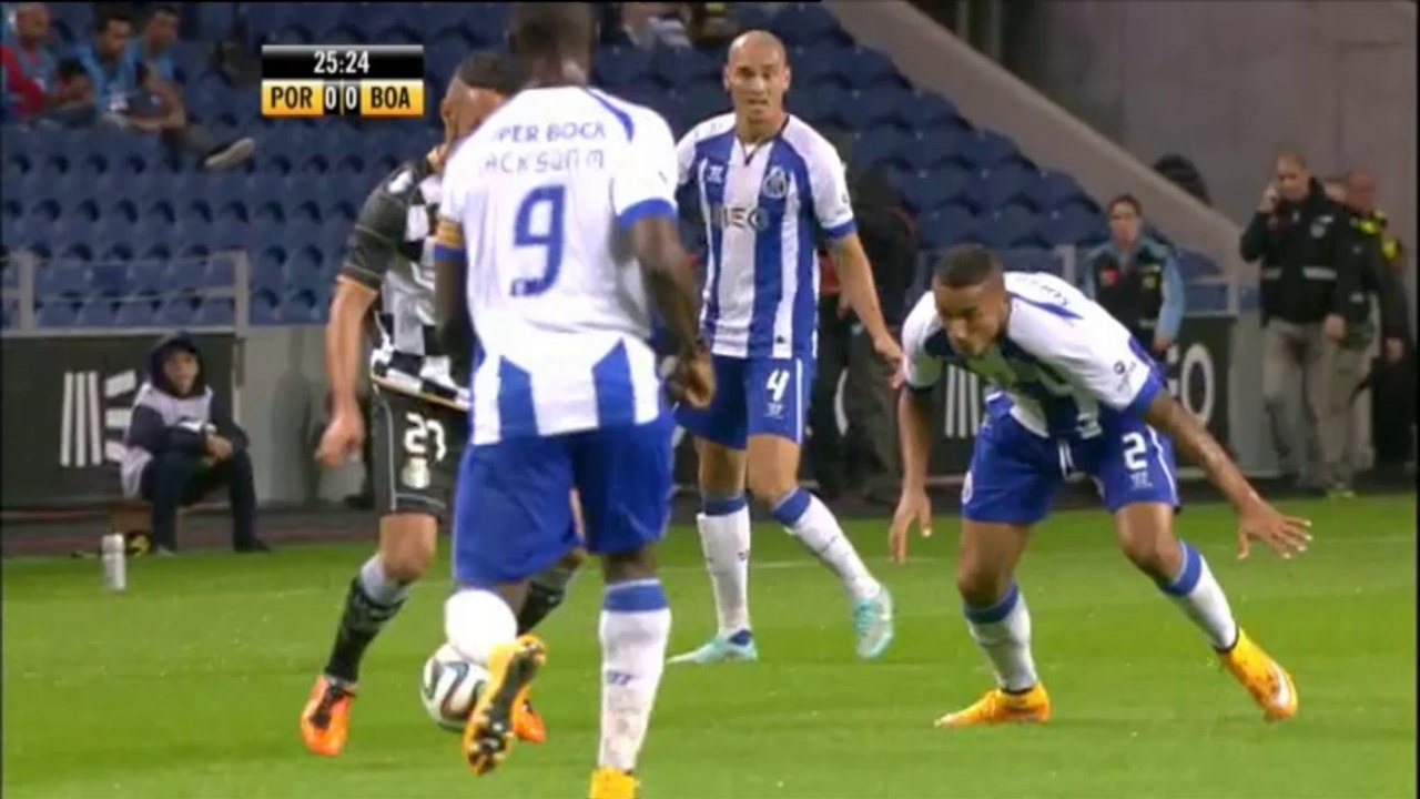 Brutalo-Blutgrätsche im Porto-Derby