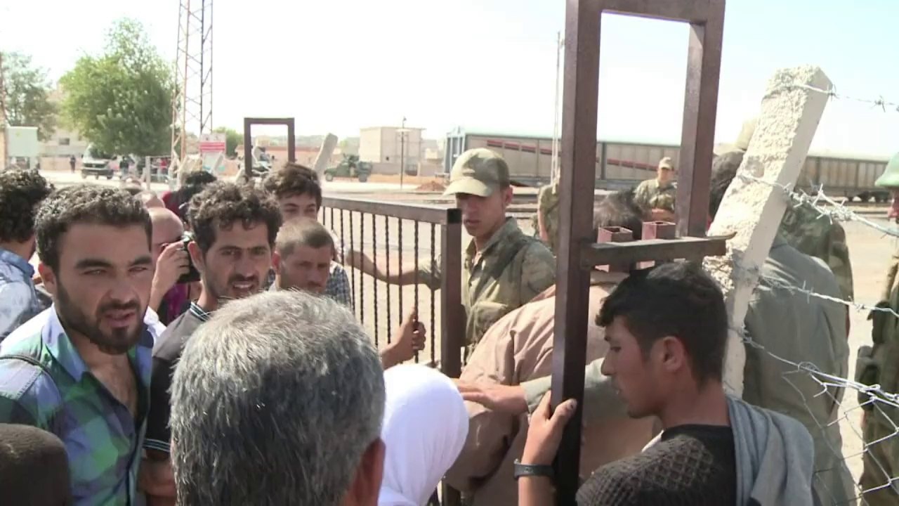 Some young Kurd refugees return to Syria to fight IS group