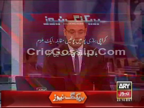 Imran Khan comes between the Participants of Sit-in