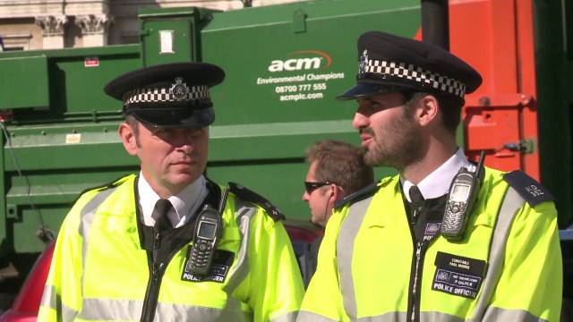 London cabbies block streets to denounce local regulator