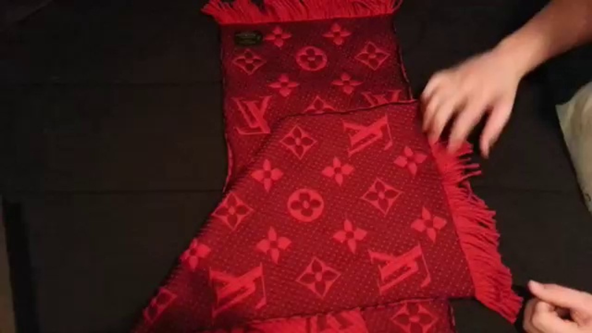 vuitton scarf red