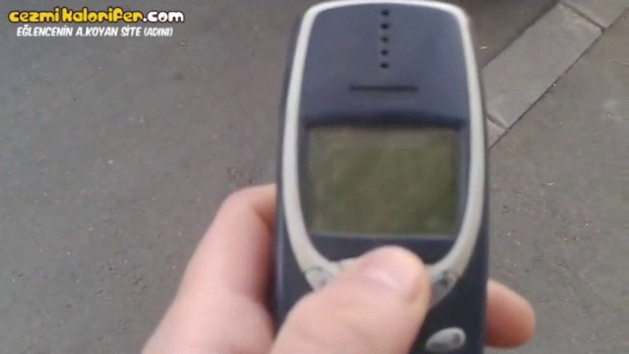 Bükülme Testi Uygulanan iPhone 6 ve 3310