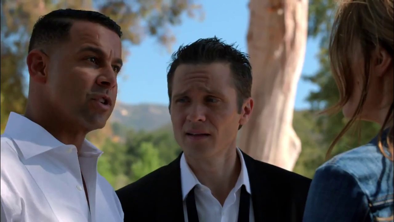 Castle - 7x01 - Sneak Peek #2 - Nouvel extrait de "Driven" [HD]