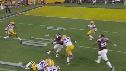 Un joueur des Mississippi States piétine violemment un joueur des LSU