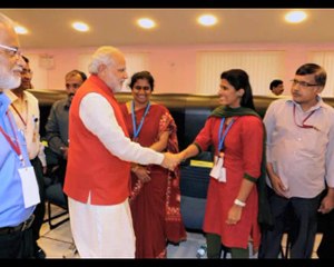 Watch Kareenas dumb reply on Indias Mars mission