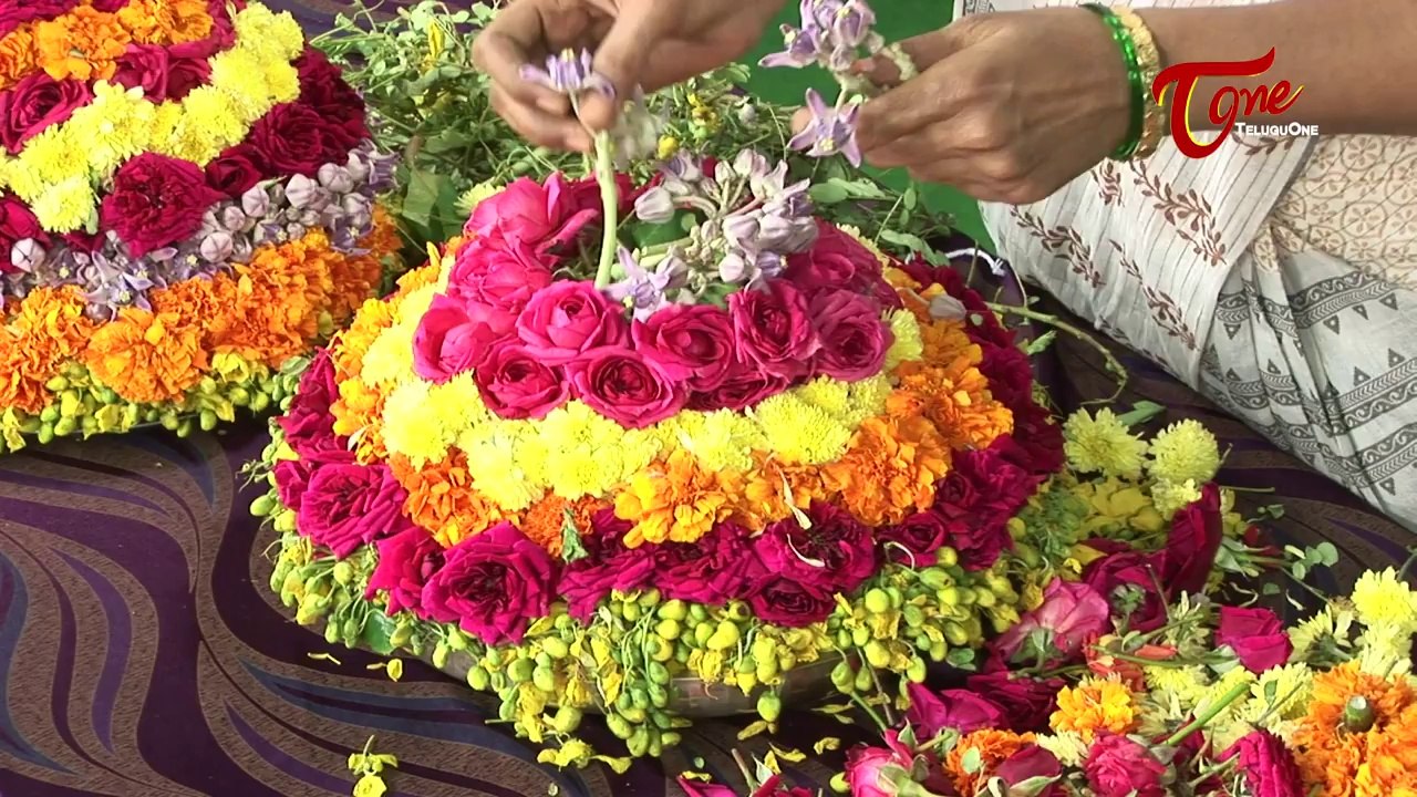 Bathukamma How to Make Bathukamma with all type of Flowers video