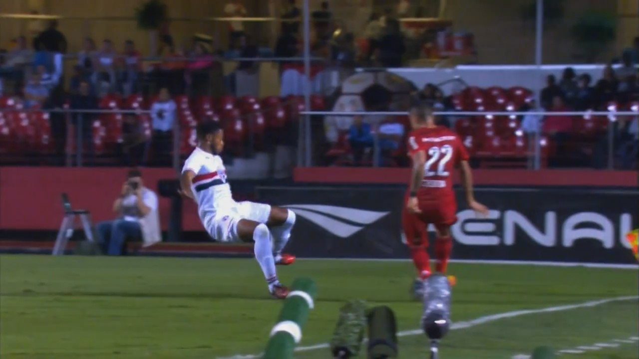 Le tacle affreux de Michel Bastos