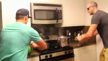 What will Happen if You Drop Dry Ice in the Boiled Water_