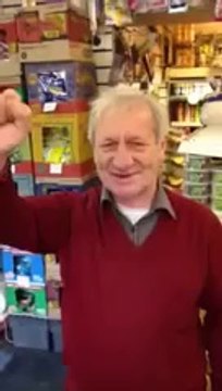 An Old Scotish Chanting Go Nawaz Go, PTI Zindabad & Quaid e Azam Zindabad