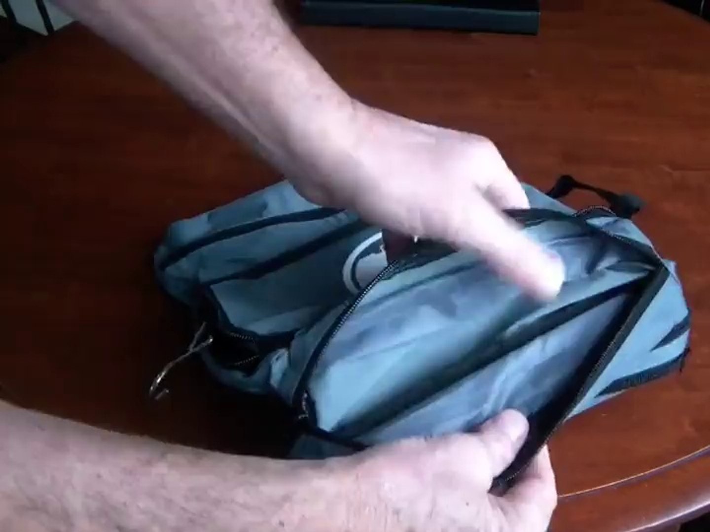 ⁣Davidsbeenhere Hanging Travel Toiletry Cosmetics Bag Kit Review