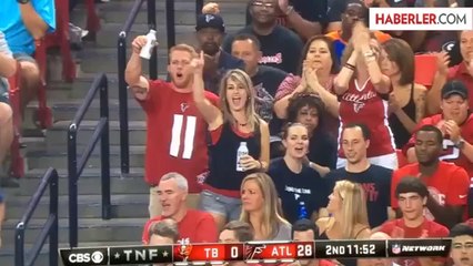 Kadın Taraftarın Tehlikeli Sevinç Gösterisi