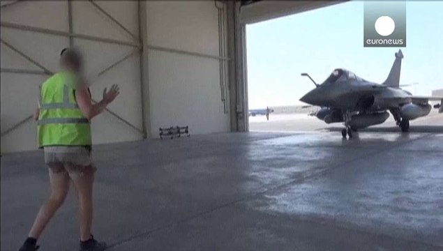 Δεν αποκλείουν αεροπορικές επιδρομές και στη Συρία οι Γάλλοι