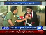Tahir Ul Qadri Responds To Criticism On Him For Putting Handkerchief On His Nose While Visiting Workers Tents
