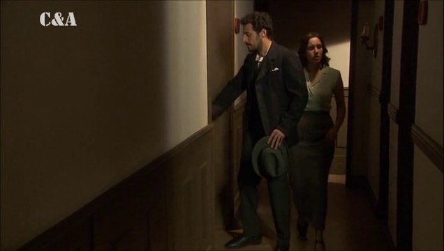 Momentos C&A: Conrado y Aurora buscan la carta que perdió María en el hotel