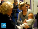 Bernadette Chirac visite le service pédiatrique de l'hôpital