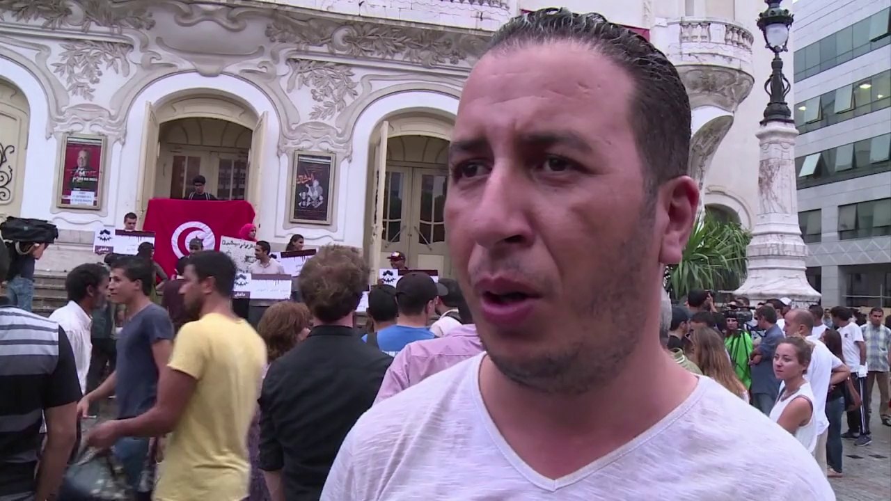 Tunis: des Tunisiens manifestent contre le groupe EI