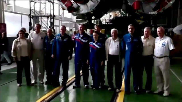 [ISS] Expedition 41 Crew Enter Soyuz TMA-14M for Fit Checks