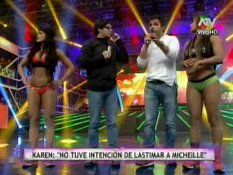 Michelle Soifer y Karen Dejo se dicen de todo en Combate