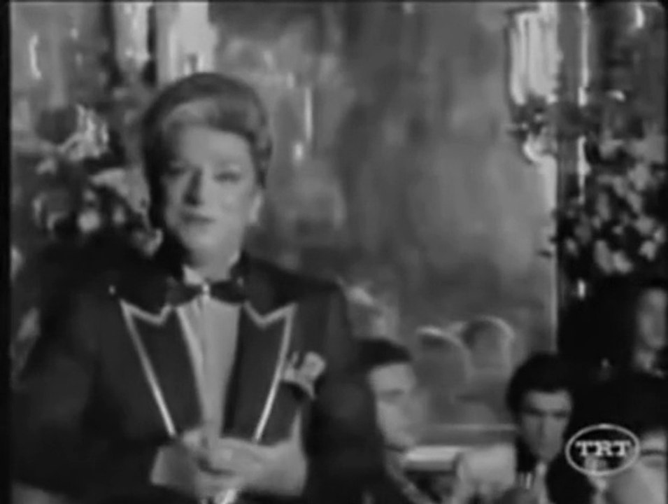 Şimdi Uzaklardasın - Zeki Müren