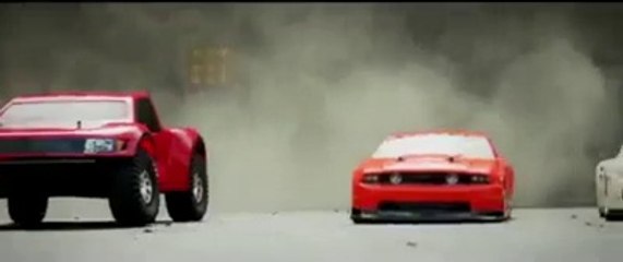 R-C Arabalar ile Yapılmış En iyi Kovalama Sahnesi