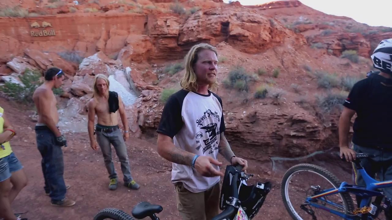 Un rider MTB teste un Step-Down impressionnant - Red Bull Rampage 2014