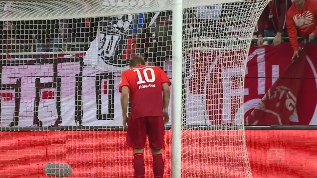 Unbelievable Fail during soccer game - Worst player ever missed a very easy goal!