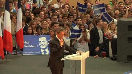Sarkozy acclamé par les siens à Lambersart