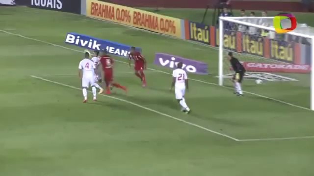 Michel Bastos expulsé après tacle dangereux