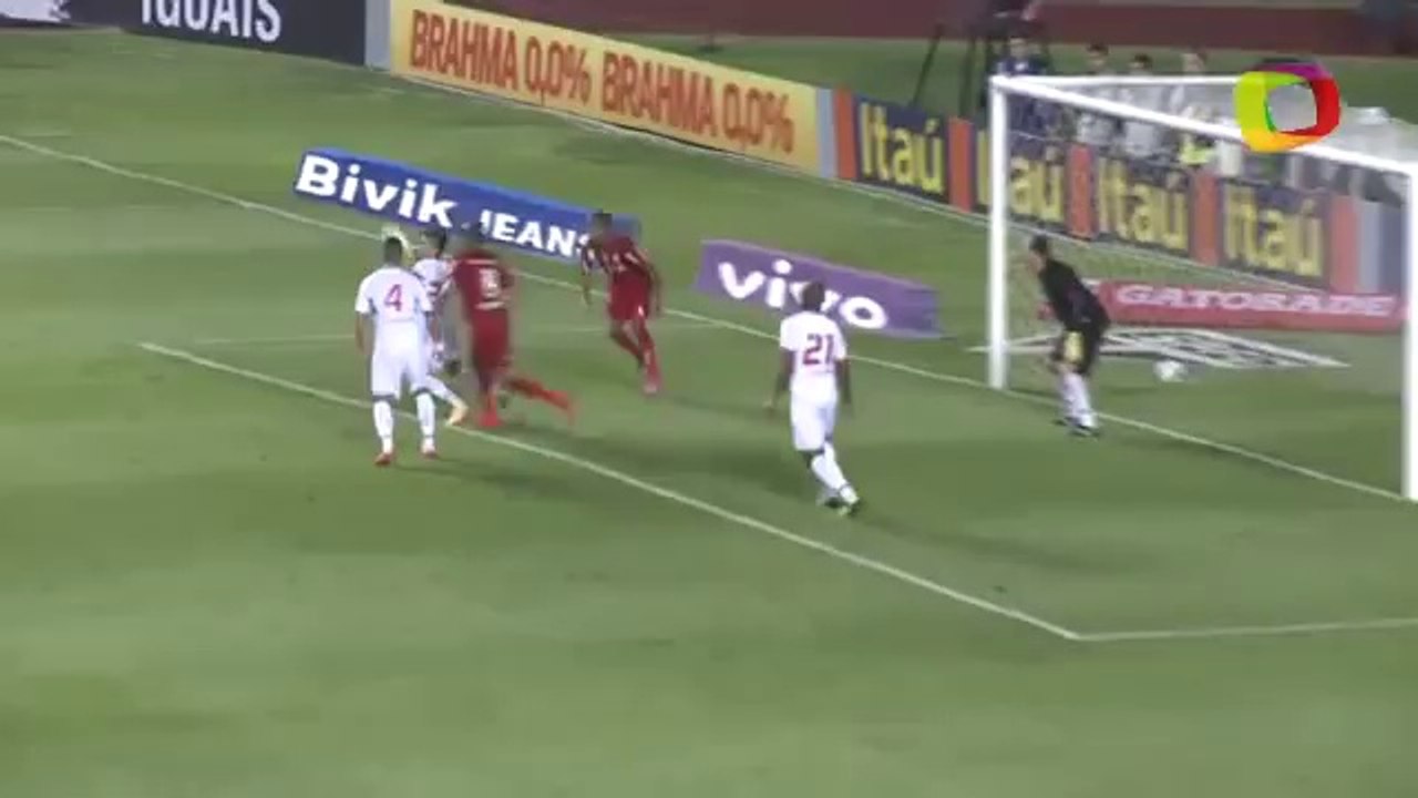 Michel Bastos expulsé après tacle dangereux