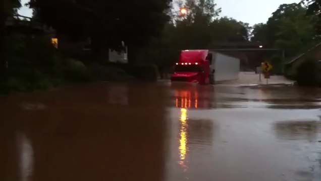 18 Wheeler Truck Drives Through 5 Foot Flood!