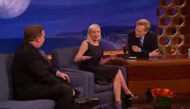Kirsten Dunst chez Conan O'Brien : Brad Pitt a été la première personne que j'ai embrassée