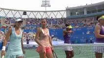 Pennetta-Hingis, pacche affettuose...