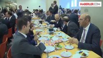 Başbakan Davutoğlu, Genel Merkez Personeliyle Yemekte Bir Araya Geldi