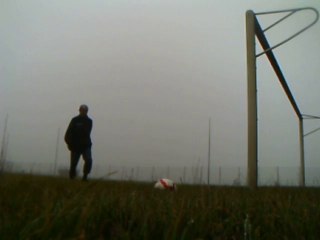 Calcio  come  prendere  un  palo  senza  difesa  a  porta  vuota .. Patrizio