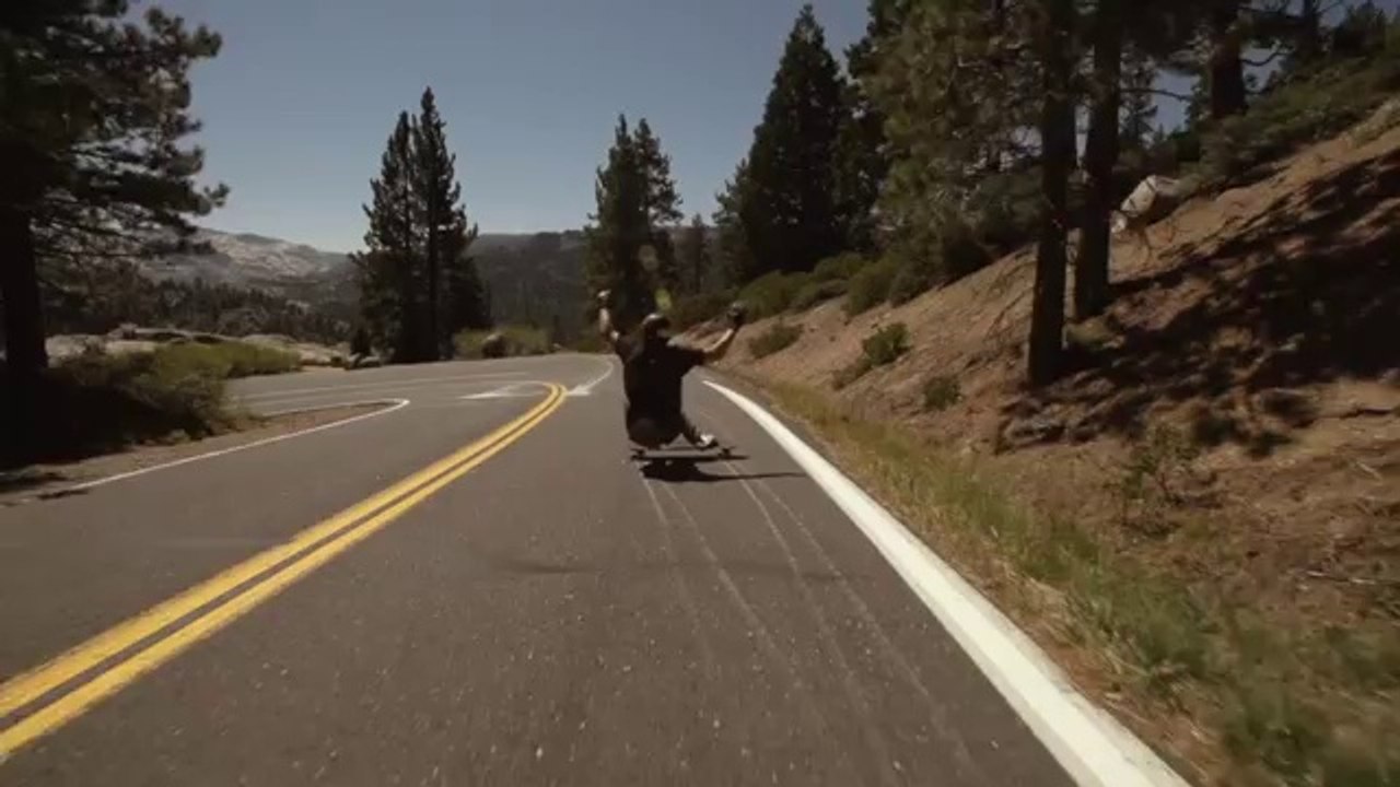 Il va si vite avec son skate qu'une chute équivaut à une accident de voiture !