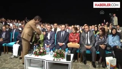 Bakan Eker Kürtçe Şarkı Söyledi