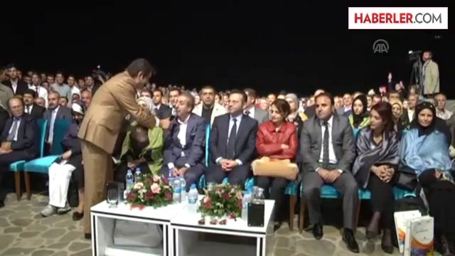 Bakan Eker Kürtçe Şarkı Söyledi